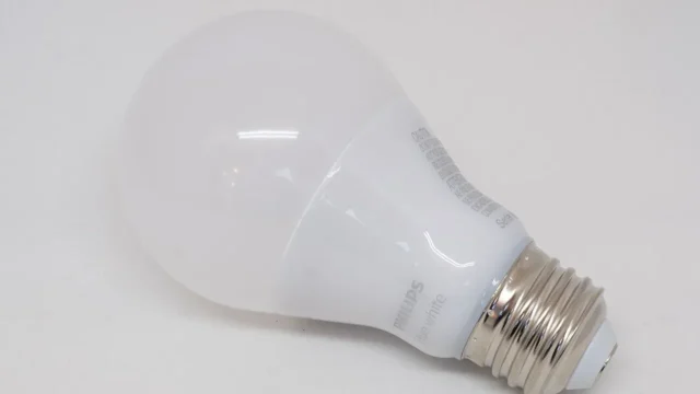 Lâmpada inteligente Philips Hue com encaixe E27, compatível com sistemas de automação residencial