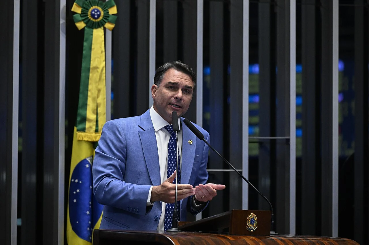 Flávio Bolsonaro discursa na tribuna do Senado Federal, em Brasília, em fotografia de arquivo de setembro de 2026