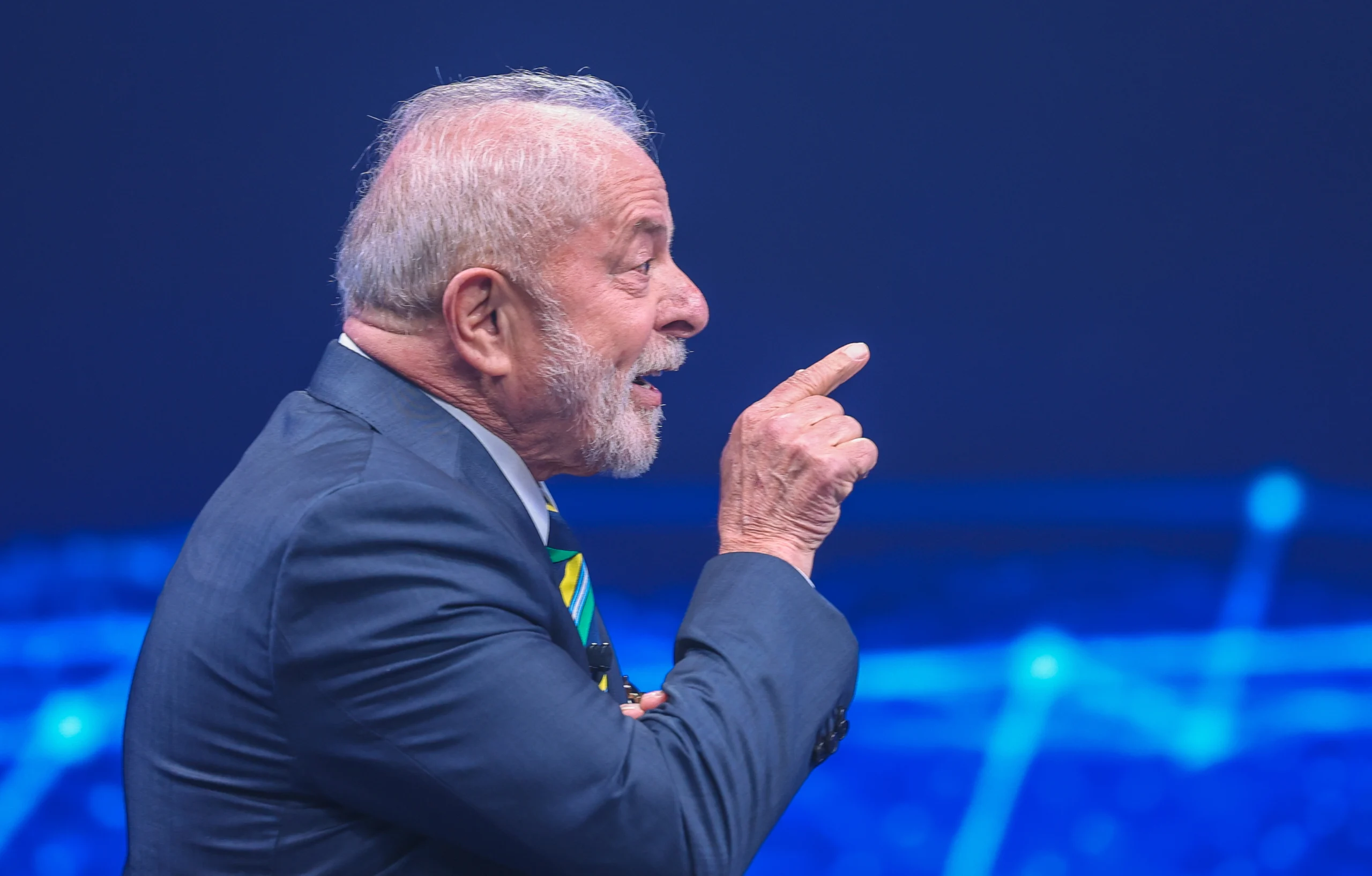 Lula gesticula durante o debate da Band de 16 de outubro de 2022