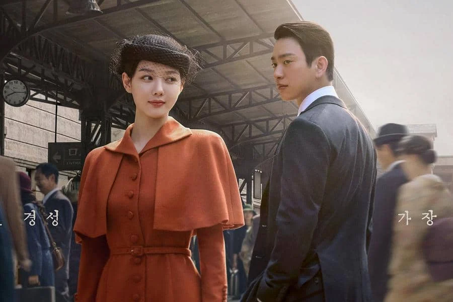 Kim You-jung como Lee Ga Kyung e Park Jinyoung como Kim Tae-ung em uma estação de trem de 100 Dias de Mentiras