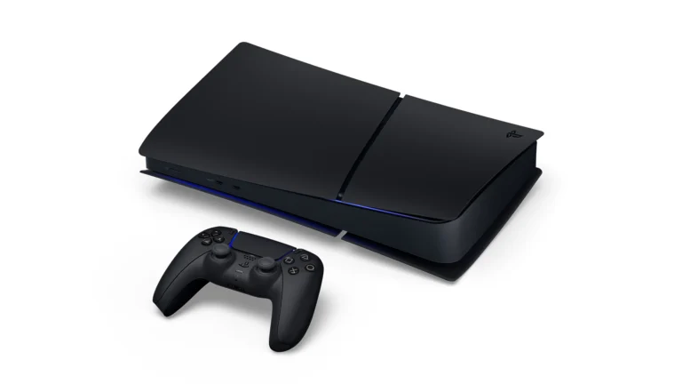 PS5 Digital Edition Midnight Black na horizontal ao lado de um controle DualSense preto