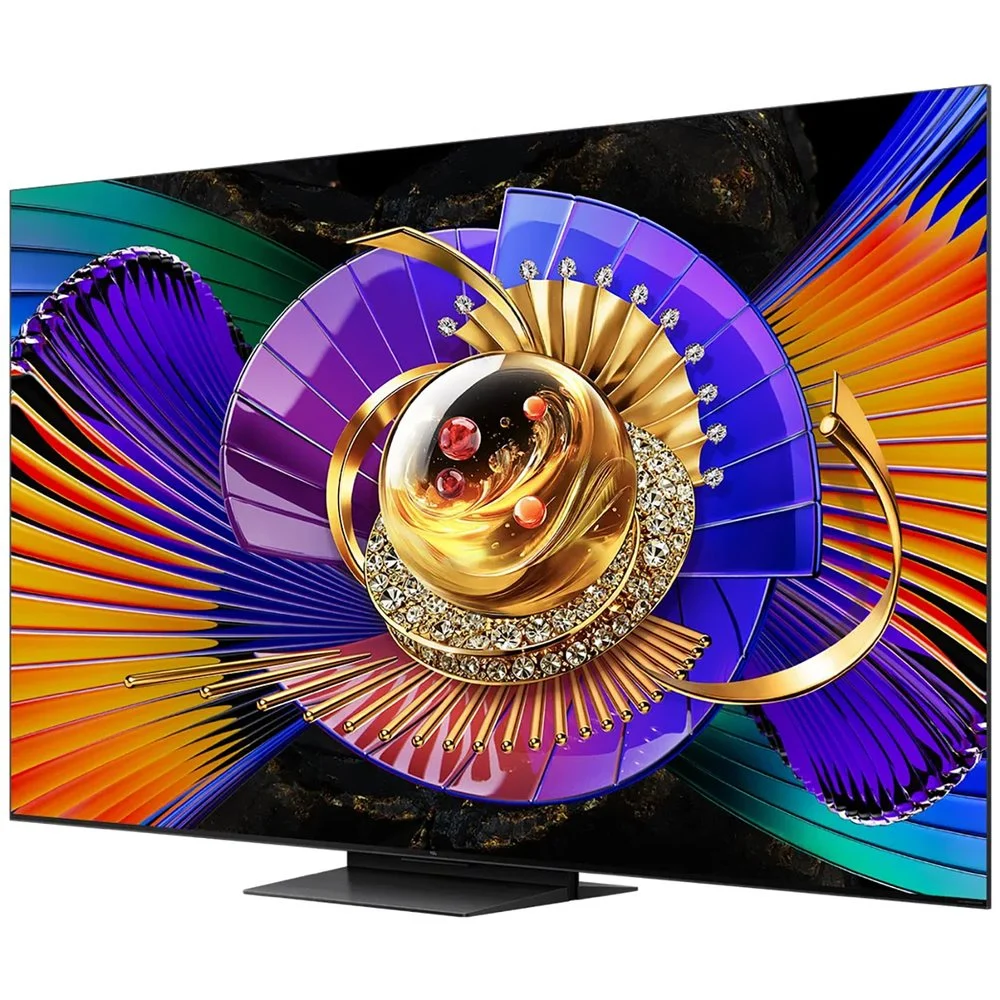 Televisor TCL C7L SQD-Mini LED visto de frente, com suporte central e imagem colorida