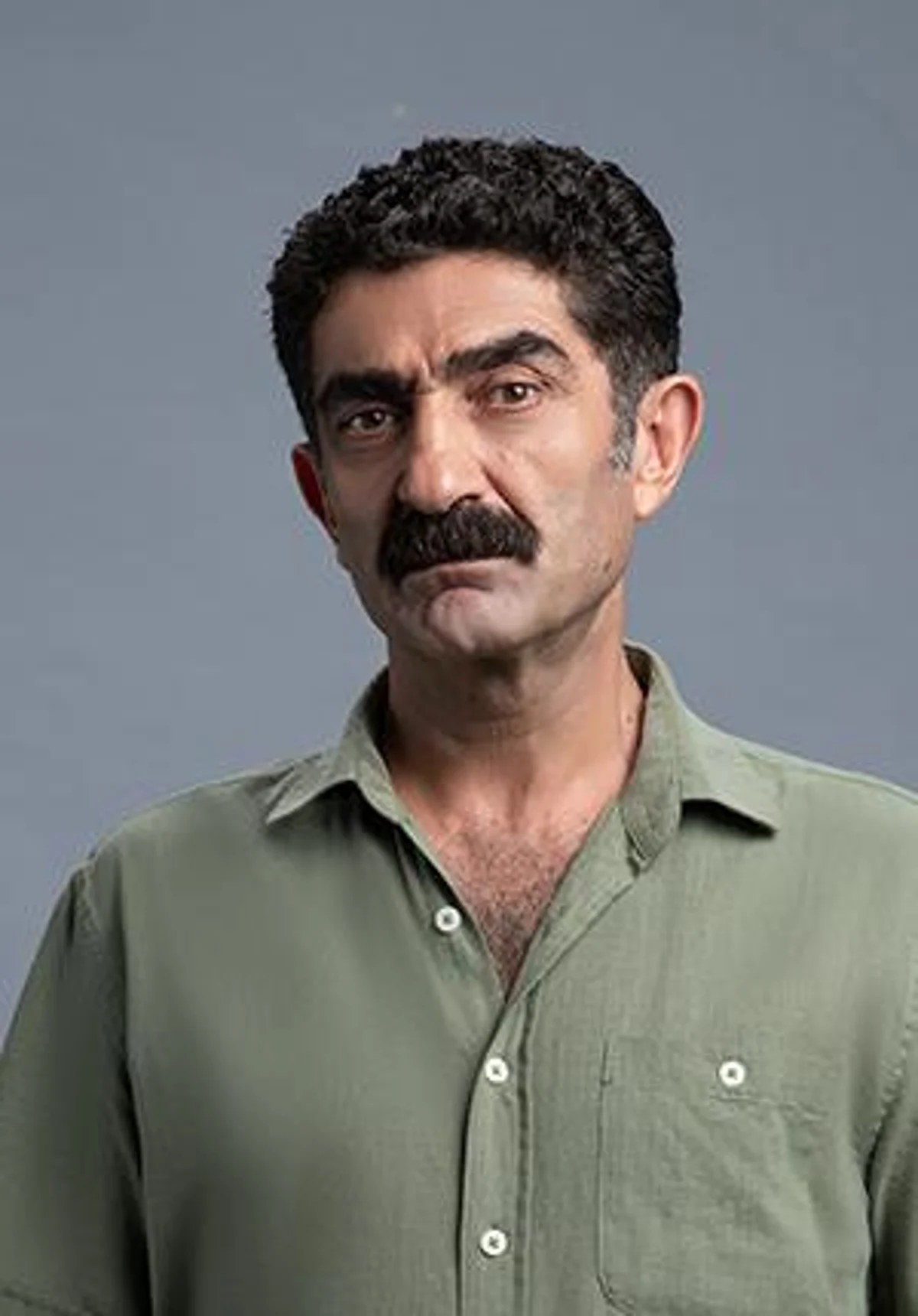 Ali Seçkiner Alıcı como Zafer Erguvan em Yargı: Segredos de Família