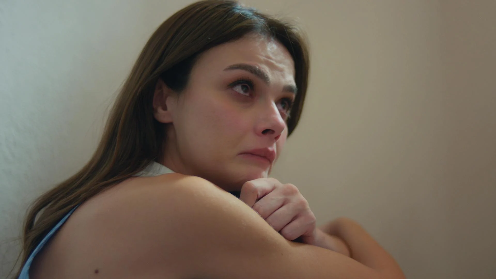 Alya, interpretada por Sinem Ünsal, em cena recente de Uzak Şehir