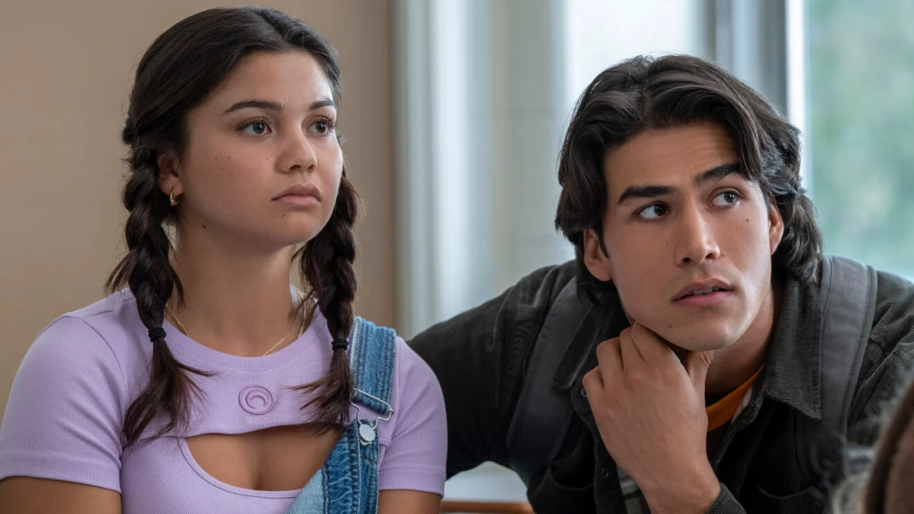Sue Snell e Tommy Ross na série Carrie, a Estranha do Prime Video