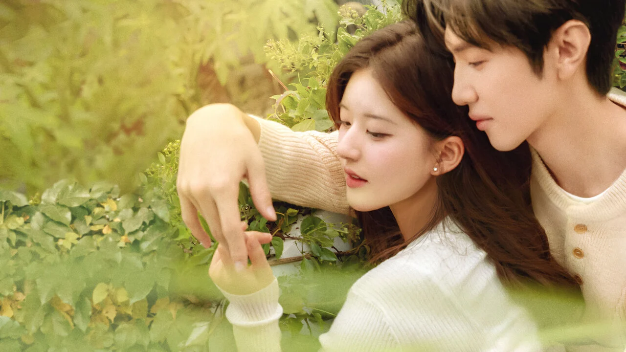 Imagem promocional de Amor Oculto, série chinesa com Zhao Lusi e Chen Zheyuan