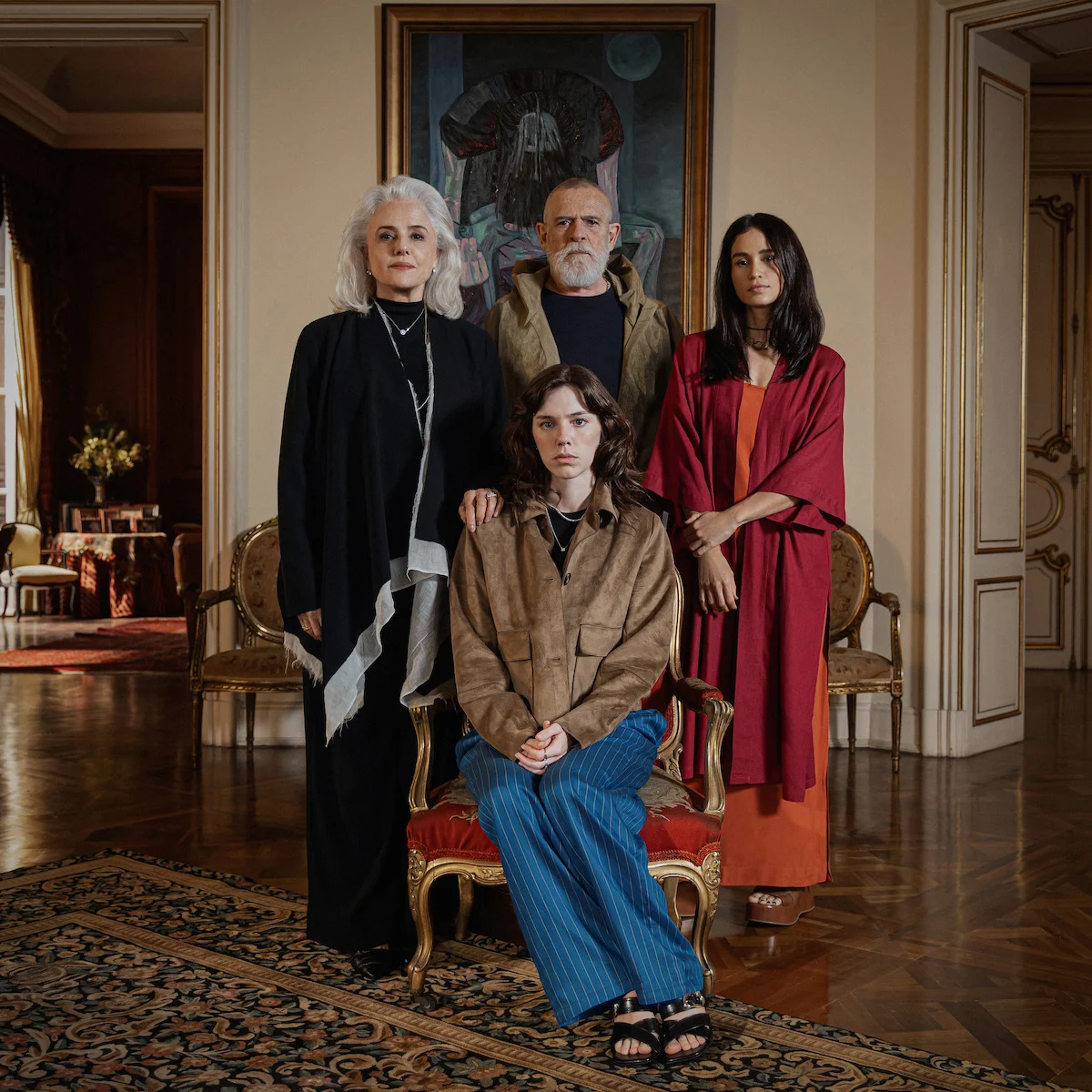 Marieta Severo, José de Abreu, Alice Wegmann e Nanda Costta em Dom de Iludir da Netflix