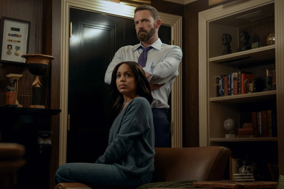 Ben Affleck e Kerry Washington em cena do filme Sobrevivência da Netflix
