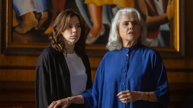 Alice Wegmann como Maíra e Marieta Severo como Lúcia Rossetti em cena de Dom de Iludir