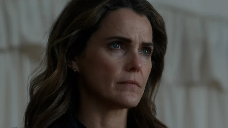 Kate Wyler, interpretada por Keri Russell, em cena da quarta temporada de A Diplomata