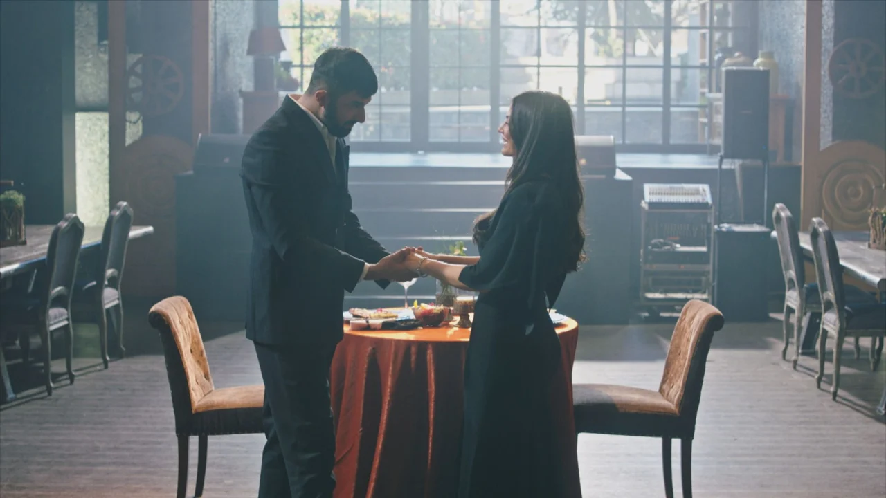 Farah e Tahir em imagem de divulgação do episódio final de Meu Nome é Farah