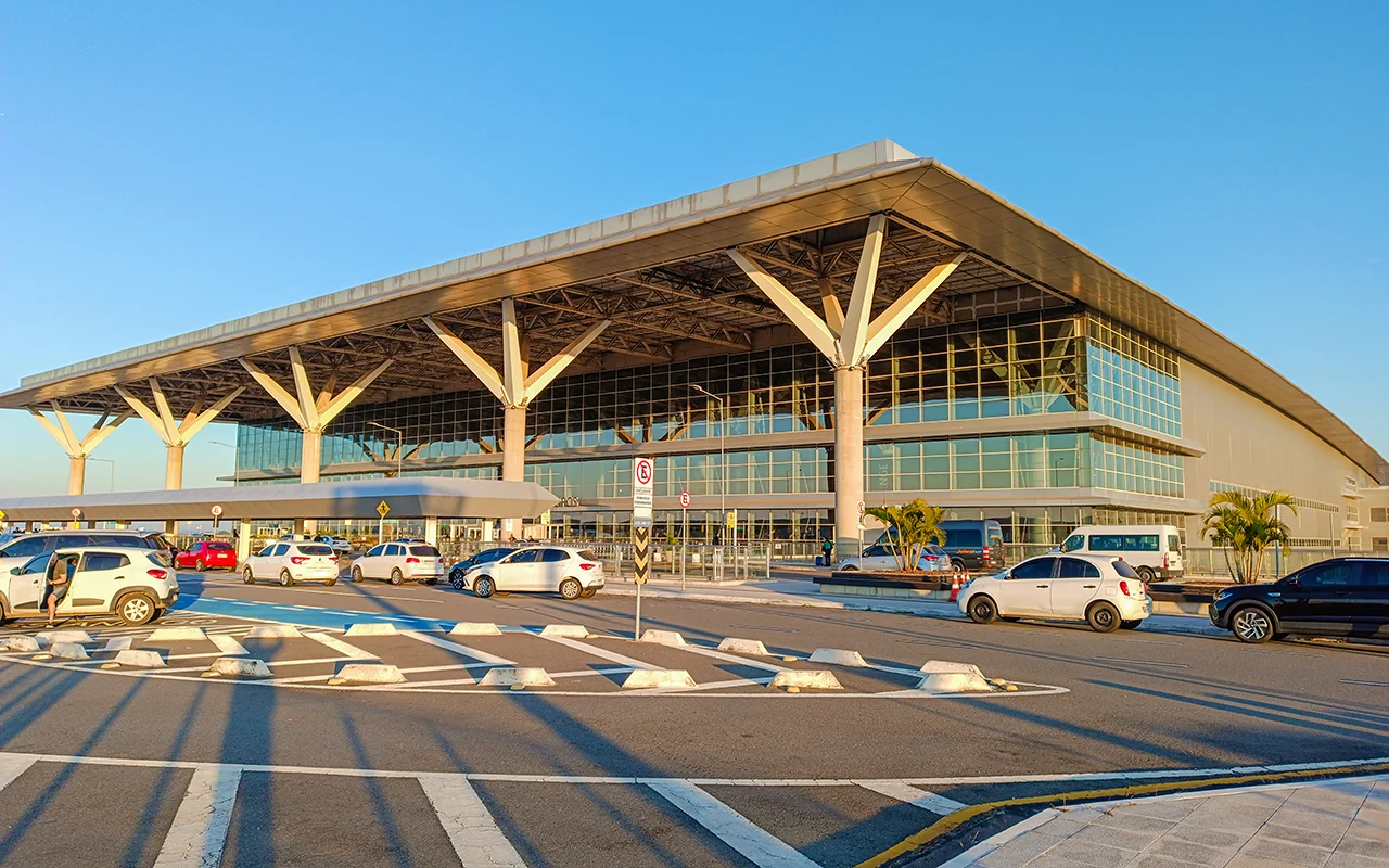 Fachada do Aeroporto Internacional de Viracopos, em Campinas, onde ocorre a operação de cargas da Fórmula 1