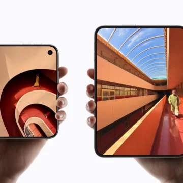 Duas mãos seguram o iPhone Duo, mostrando o aparelho fechado e com a tela interna aberta
