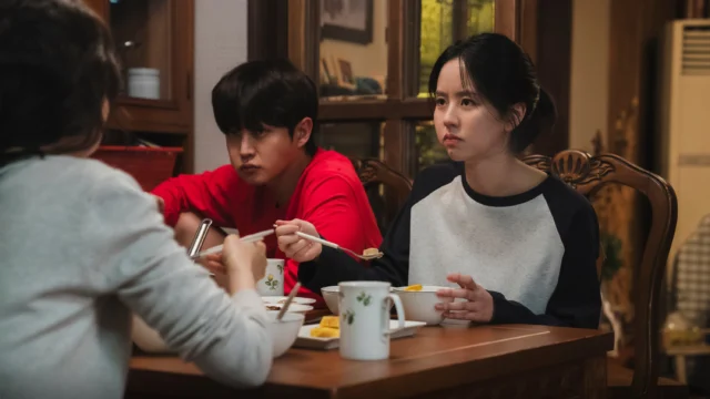 Kim So-hyun e Kim Min-seok como irmãos em Entre os Nossos Passos