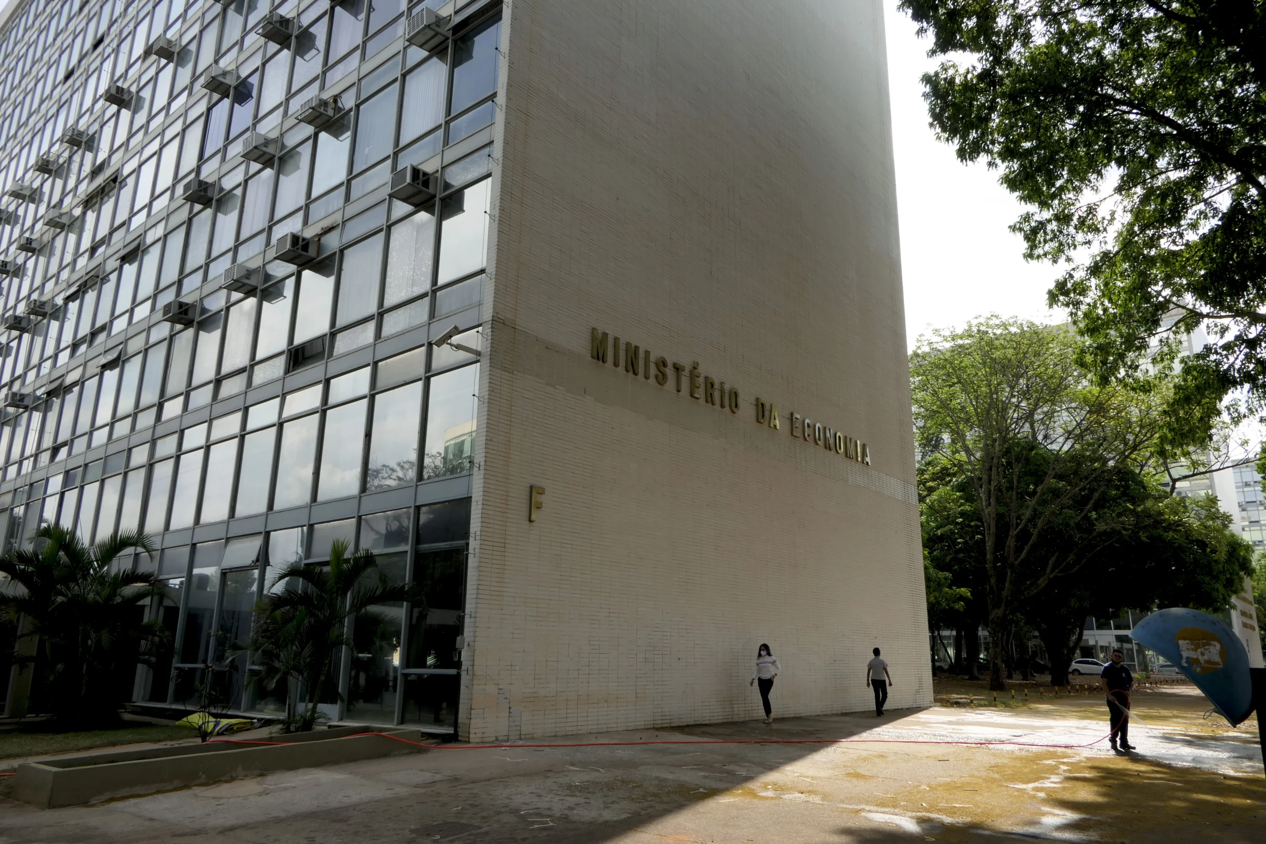 Fachada do bloco F da Esplanada dos Ministérios em Brasília, registrada em 2020