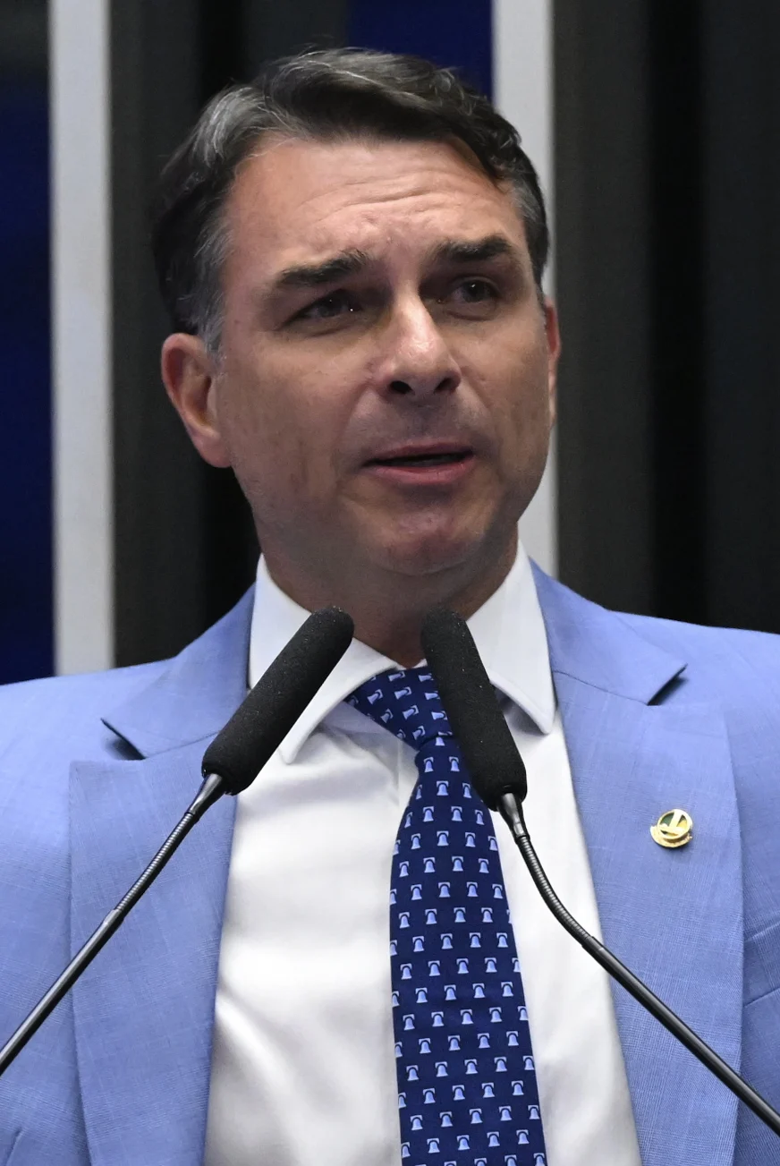 Flávio Bolsonaro durante discurso no Senado em 2026