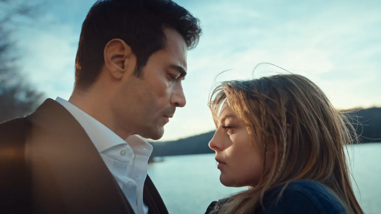 Gülcemal e Deva frente a frente em Conquistada Pelo Inimigo, novela turca do Globoplay