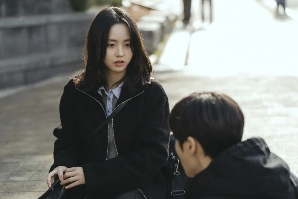 Kim So-hyun como Im Yoo-jin no dorama Entre os Nossos Passos