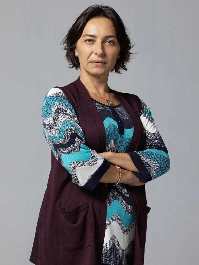 Ayça Bingöl como Songül em foto oficial de Roupa Suja