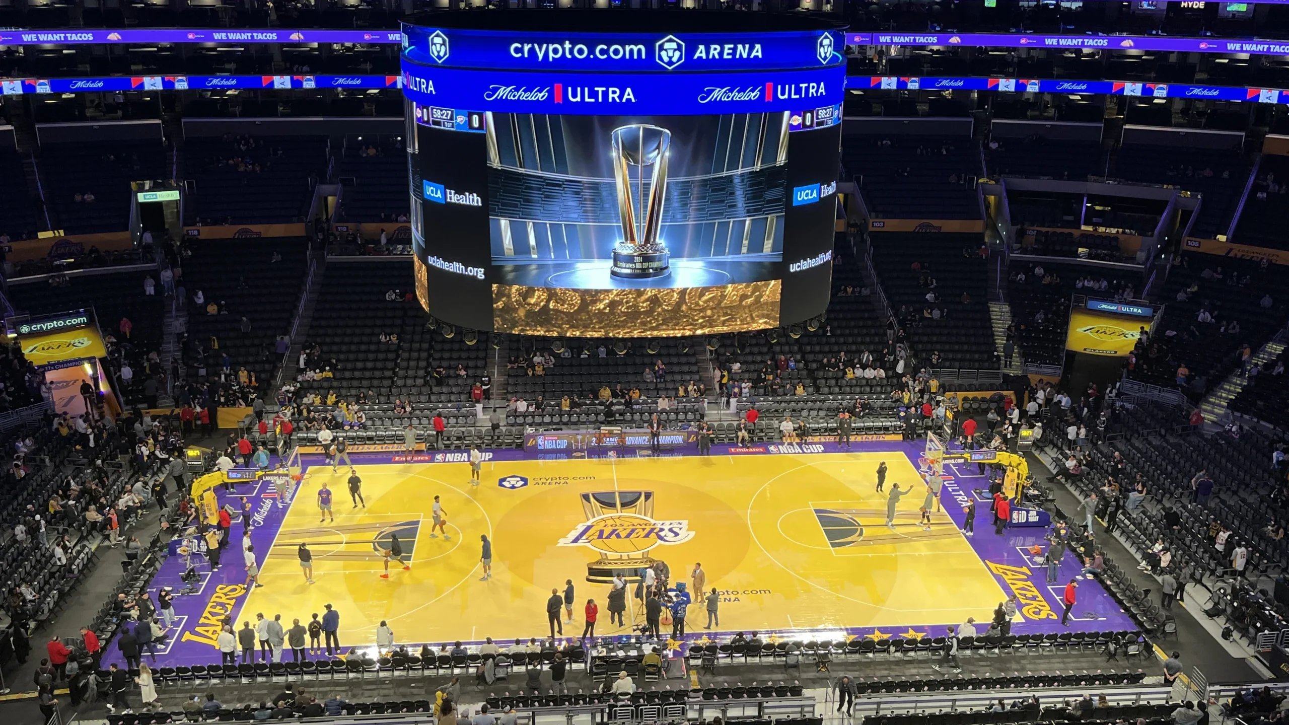 Quadra do Los Angeles Lakers durante uma partida da NBA Cup de 2024
