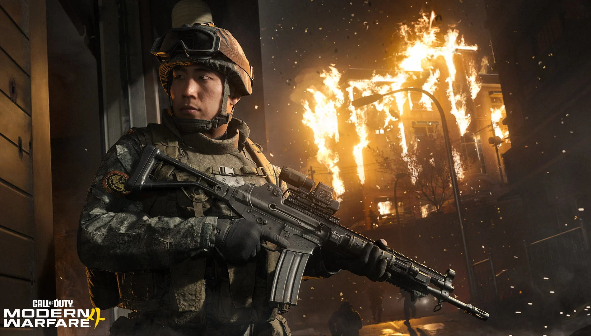 Soldado armado de Modern Warfare 4 diante de um prédio em chamas