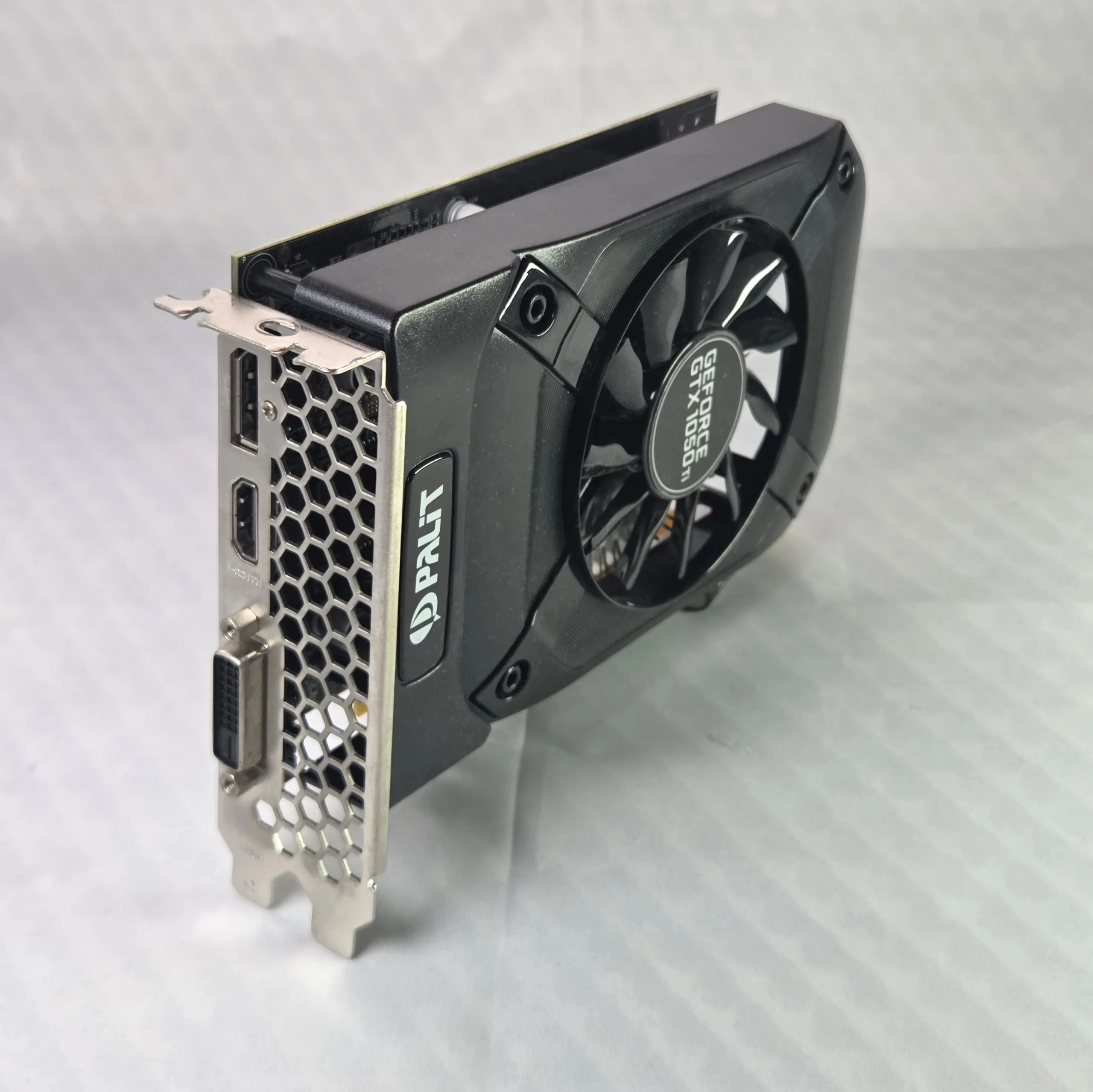 GeForce GTX 1050 Ti StormX de 4 GB da Palit em versão compacta com ventoinha única