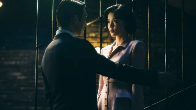 Hideo encara Ga-kyung em uma cena de tensão romântica de 100 Dias de Mentiras
