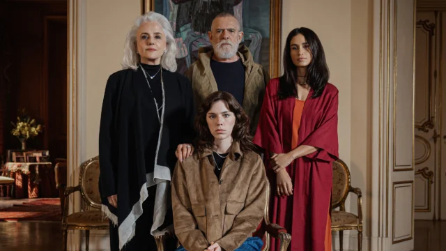 Marieta Severo, José de Abreu, Alice Wegmann e Nanda Costta em imagem de divulgação de Dom de Iludir