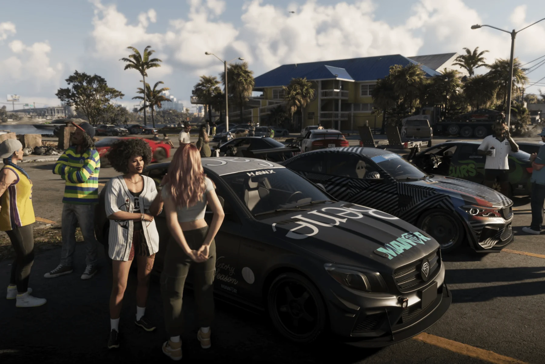 Multidão reunida em encontro de carros à noite em GTA 6