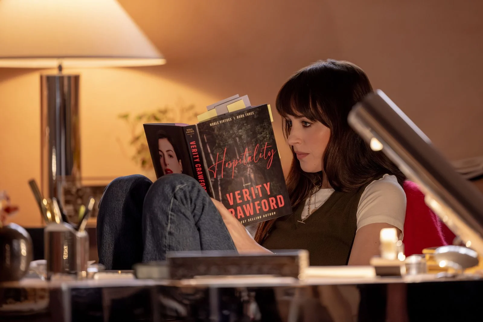 Dakota Johnson interpreta a escritora Lowen Ashleigh em Verity