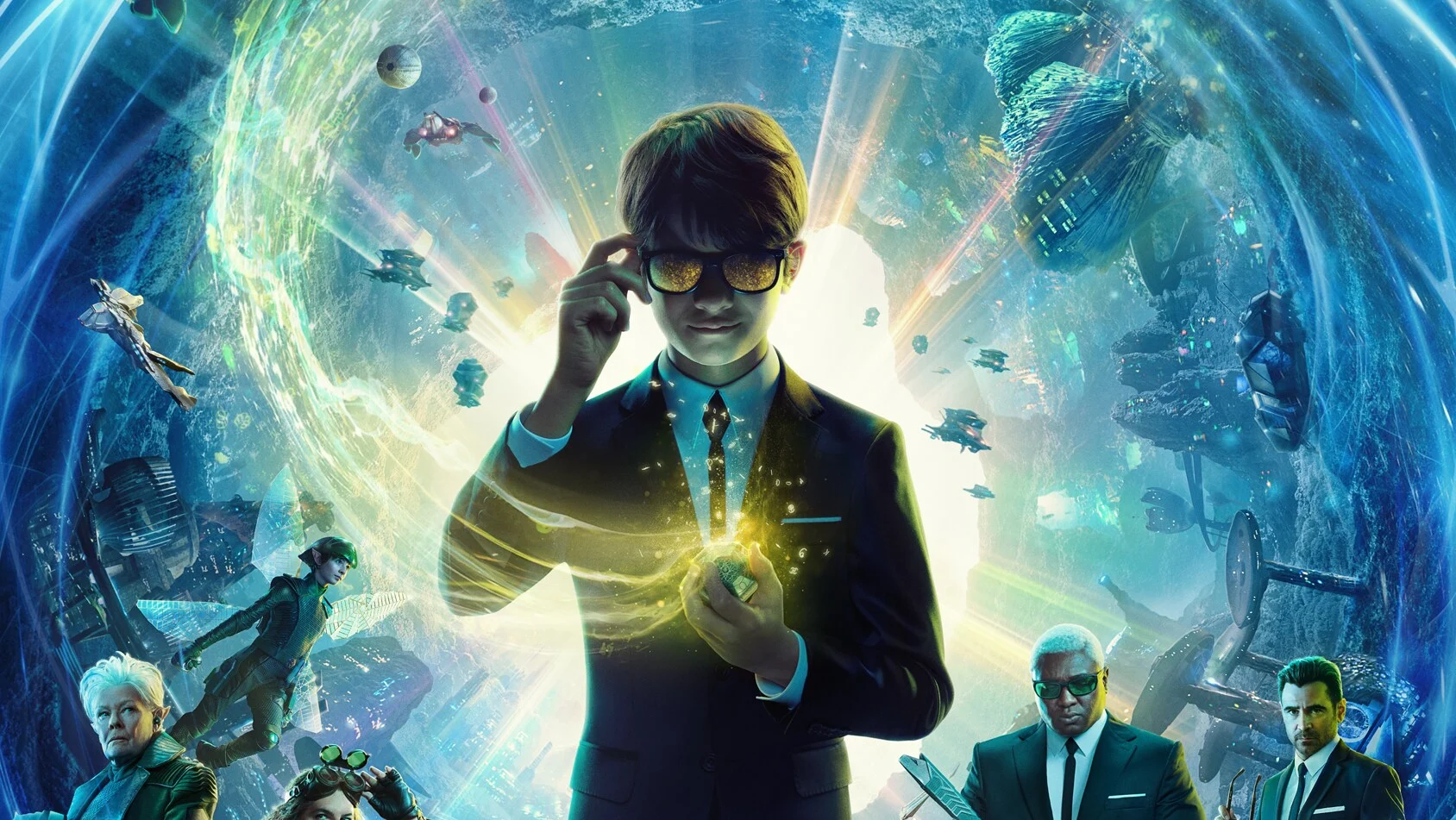 Arte do filme Artemis Fowl de 2020, com o protagonista e o mundo mágico ao fundo