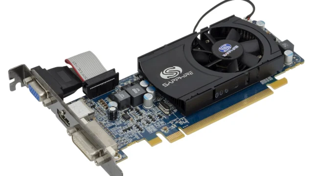 Placa de vídeo Sapphire Radeon HD5570 sobre fundo claro