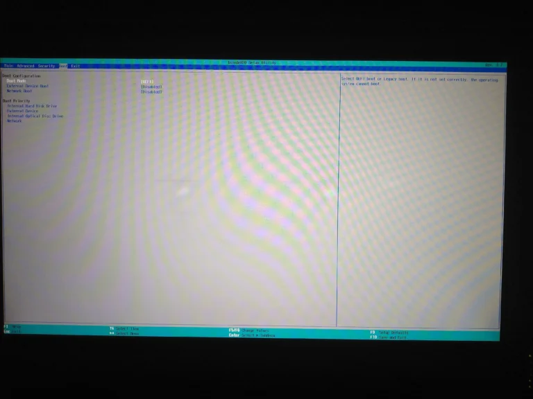 Tela de configuração de BIOS de um notebook com modo UEFI