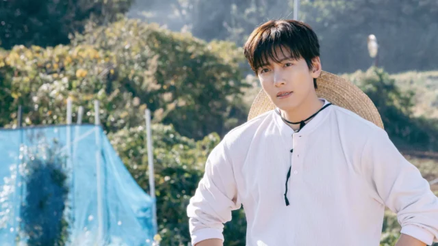 Lee Yu-bin em uma plantação, em imagem de divulgação de Amor, Doce Amor