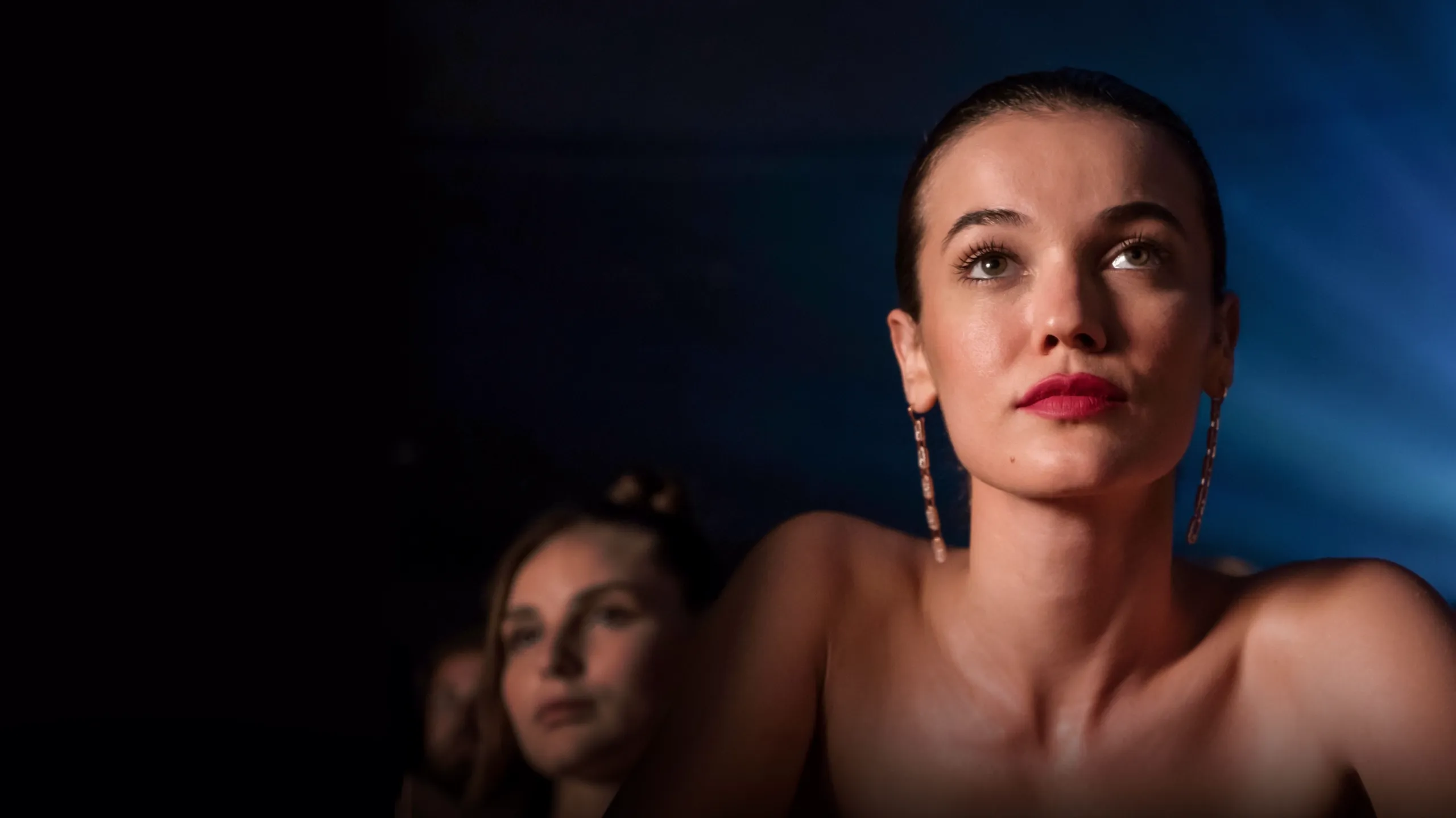 Pınar Deniz interpreta Yasemin Derin na série turca de suspense A Atriz do Disney+