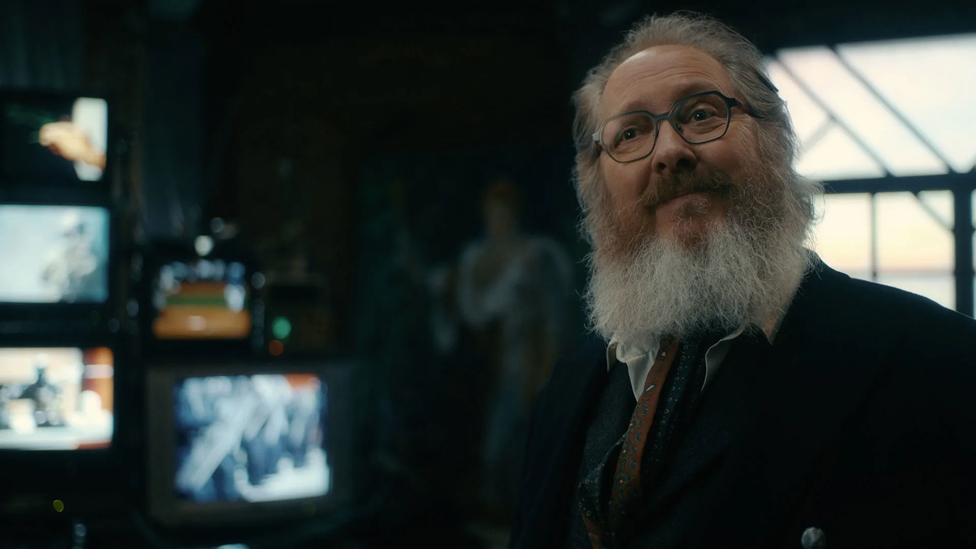 James Spader aparece com barba e óculos como a versão humana de Ultron em VisionQuest