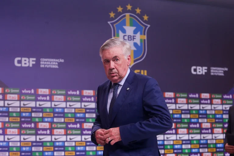 O técnico Carlo Ancelotti chamou Endrick, Estêvão, Raphinha e Vinicius Junior, além de André Luiz, do Corinthians, e Allan, do Manchester City, para os amistosos contra Japão e Singapura.