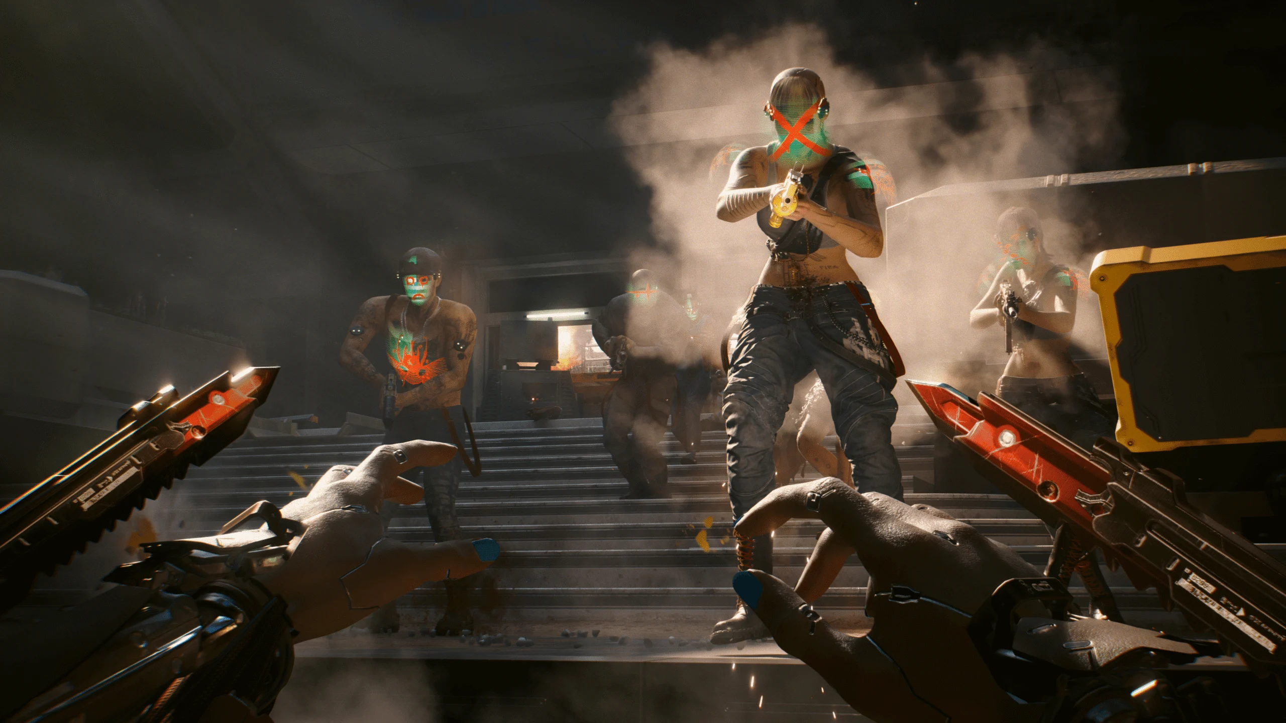 Cena de combate de Cyberpunk 2077 com inimigos armados e implantes cibernéticos durante confronto