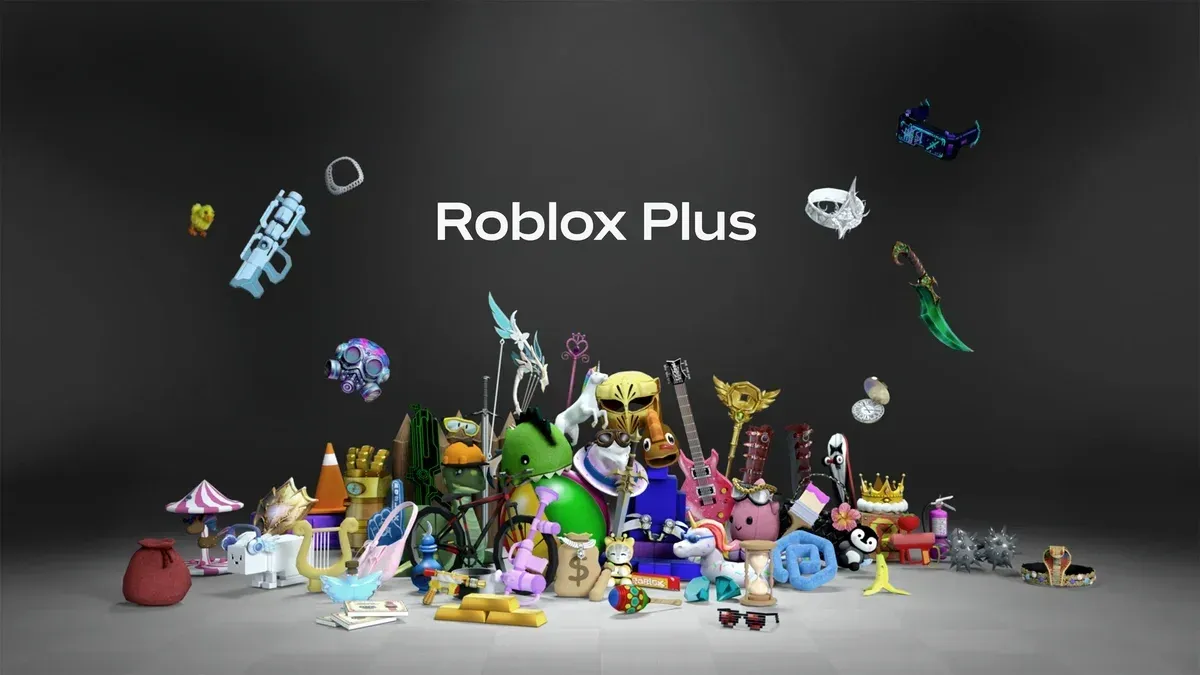 Arte oficial do Roblox Plus com acessórios e itens de avatares sobre fundo cinza