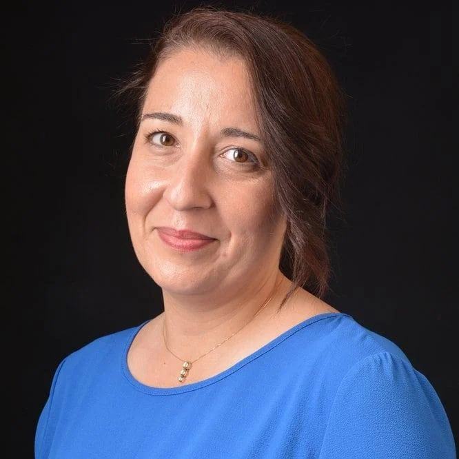 Retrato de Nuray Şerefoğlu, intérprete de Kader em Flores de Sangue