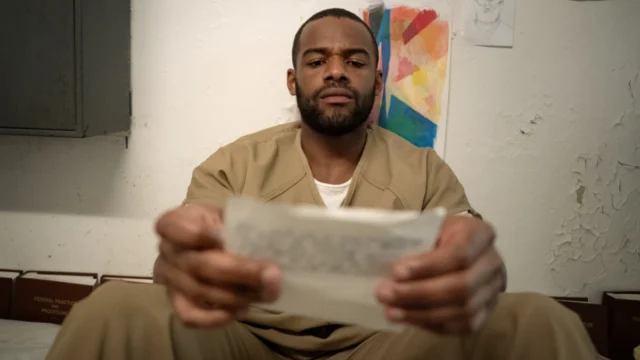 Jay Reeves como Carousel White em Cartas de Redenção