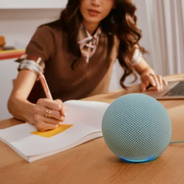 Echo Time ou novo Echo Dot? Vale pagar R$ 680 a mais pela Alexa com tela?