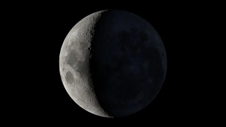 Visualização científica da Lua em 16 de outubro de 2026, às 06h00 de Brasília, com o sul lunar para cima e iluminação na etapa crescente