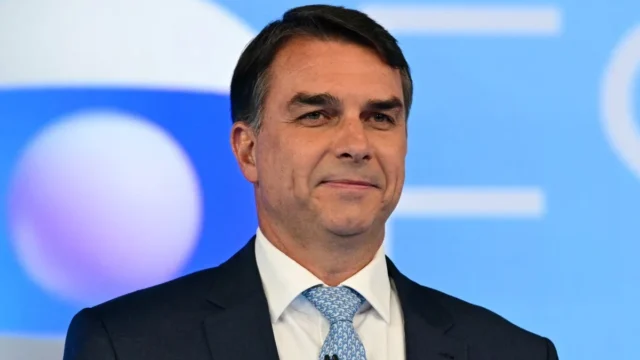 Flávio Bolsonaro se declarou “presidente eleito” do Brasil? Entenda a carta