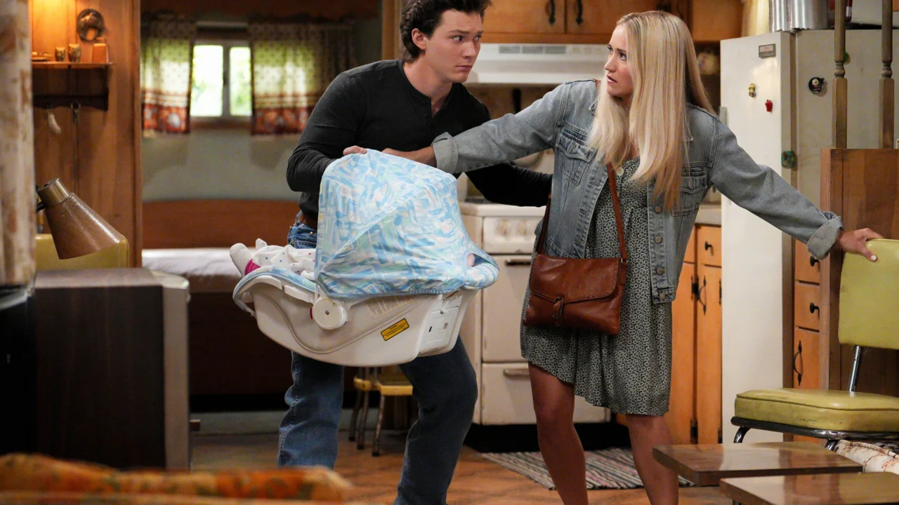 Montana Jordan e Emily Osment como Georgie e Mandy