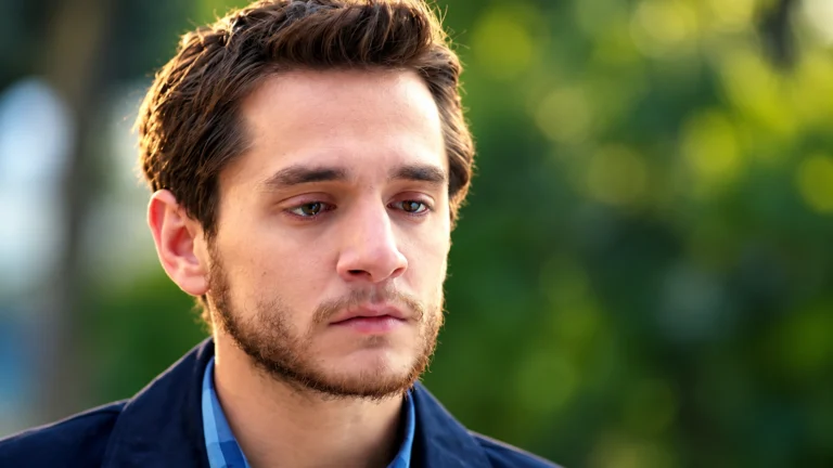 No capítulo 159, previsto para 22 de outubro na Band, Cihan presencia uma discussão envolvendo Gülru, Sevgi e Gülfem e morre nos braços da estilista.