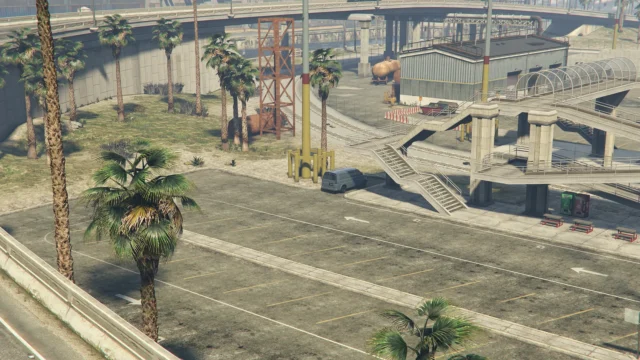 Gun Van estacionado perto de escadas industriais no estacionamento de Terminal em GTA Online em 13 de outubro