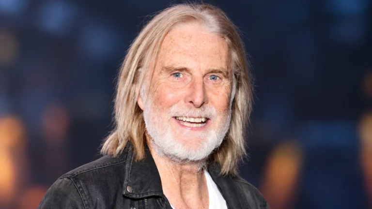 David Threlfall, conhecido por Shameless, dará voz ao Chapéu Seletor; HBO também confirmou os intérpretes dos fantasmas de Hogwarts e da Mulher Gorda.