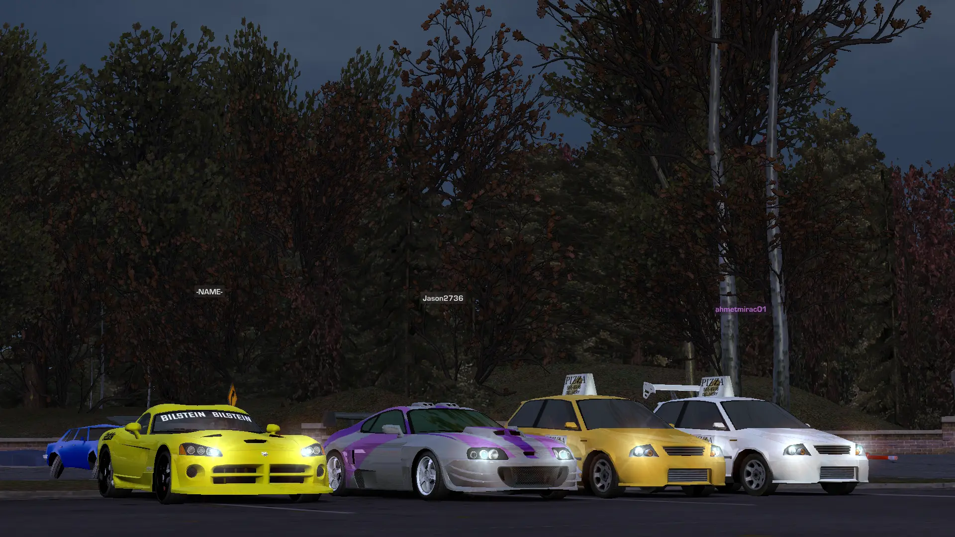 Carros de diferentes jogadores reunidos em Rockport no Most Wanted Online