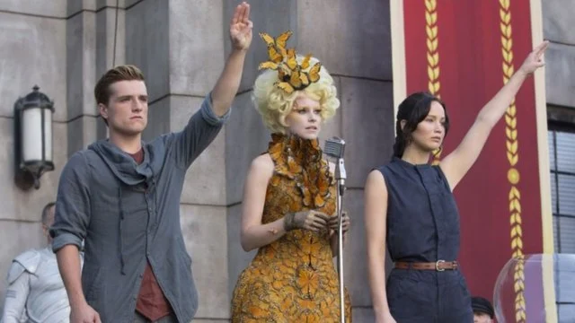 josh hutcherson elizabeth banks e jennifer lawrence em jogos vorazes em chamas foto reproducao instagram